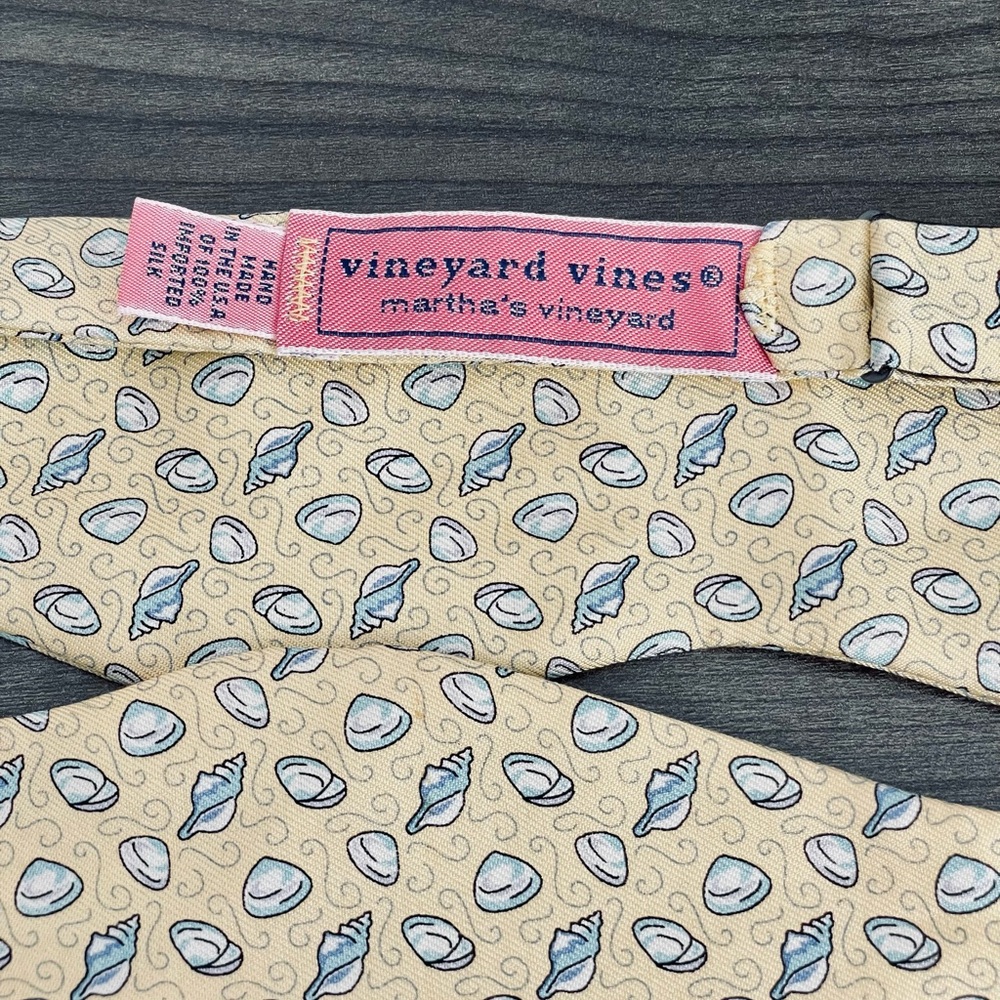 Vineyard Vines Seashell Patterned Bow Tie - image 8